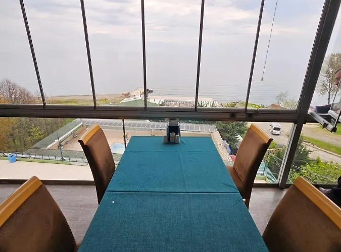 Airport Coast 酒店