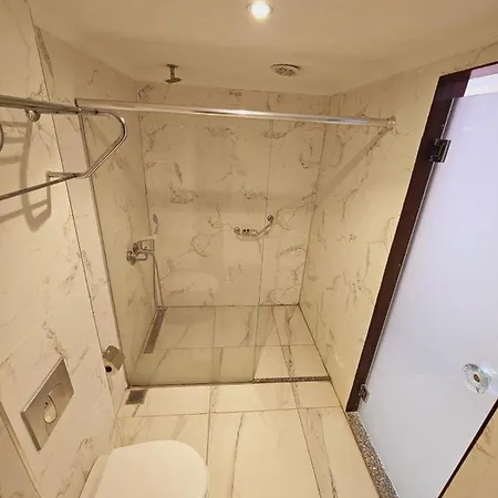 Airport Coast Hotel 3*