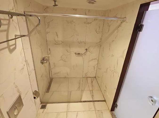 Airport Coast Hotel 3*